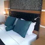 ホテル Malahit Exclusive