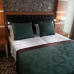 Malahit Exclusive 2*