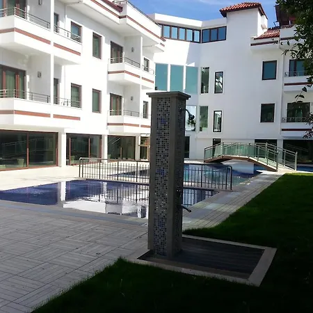 말라히트 익스클루시브 시티 2* 페티예