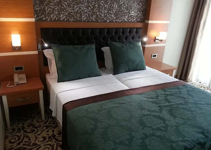 Malahit Exclusive 2*